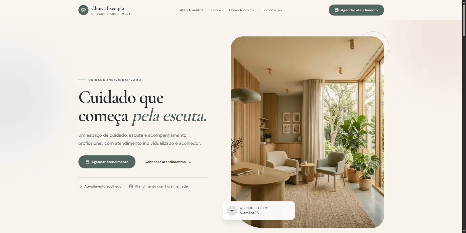 Página inicial do modelo de site para consultórios, com destaque para o menu, a seção de serviços e o formulário de contato.
